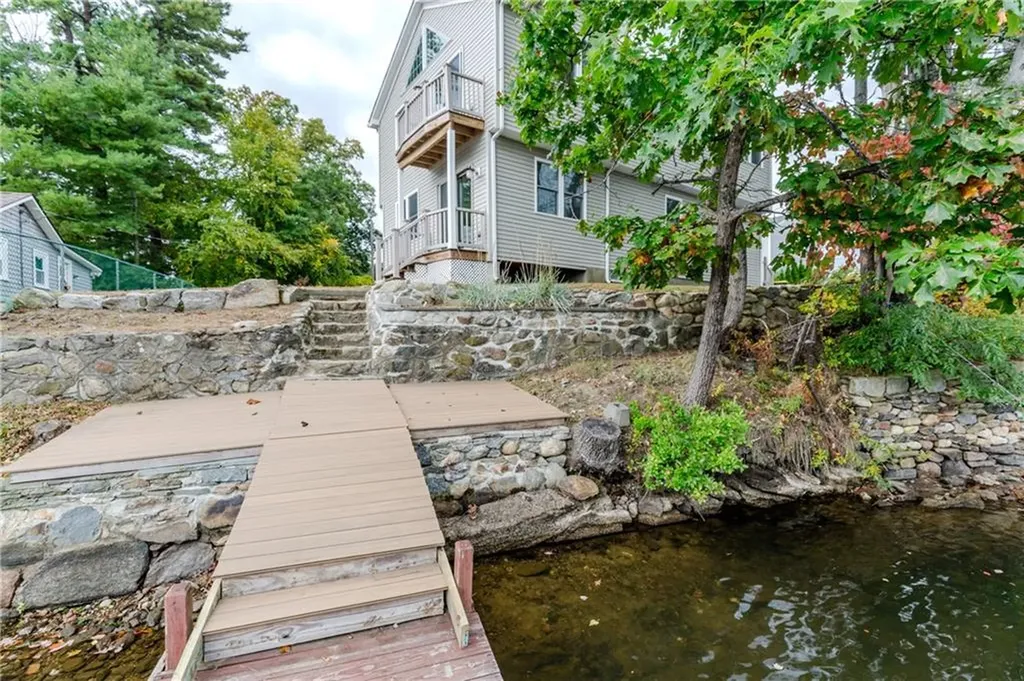 8 Lakeview Drive Smithfield RI 02828