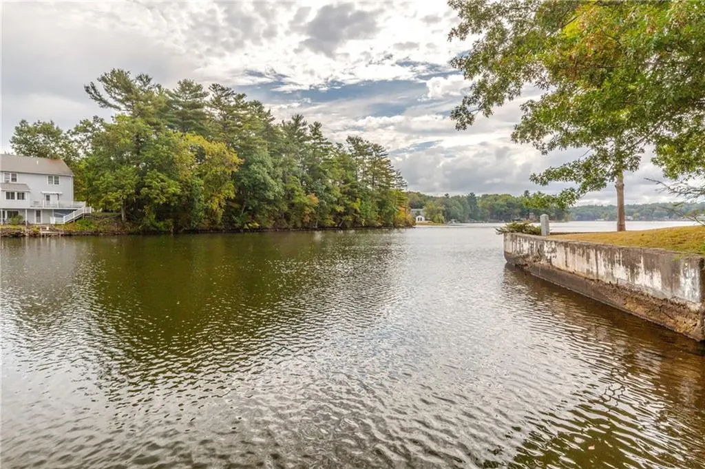 8 Lakeview Drive Smithfield RI 02828