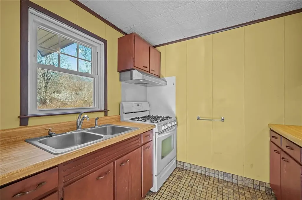 211 Chandler Avenue Pawtucket RI 02860