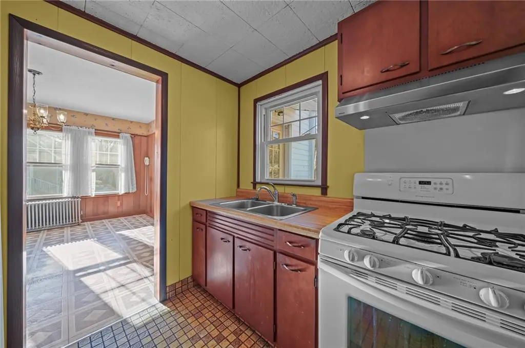 211 Chandler Avenue Pawtucket RI 02860