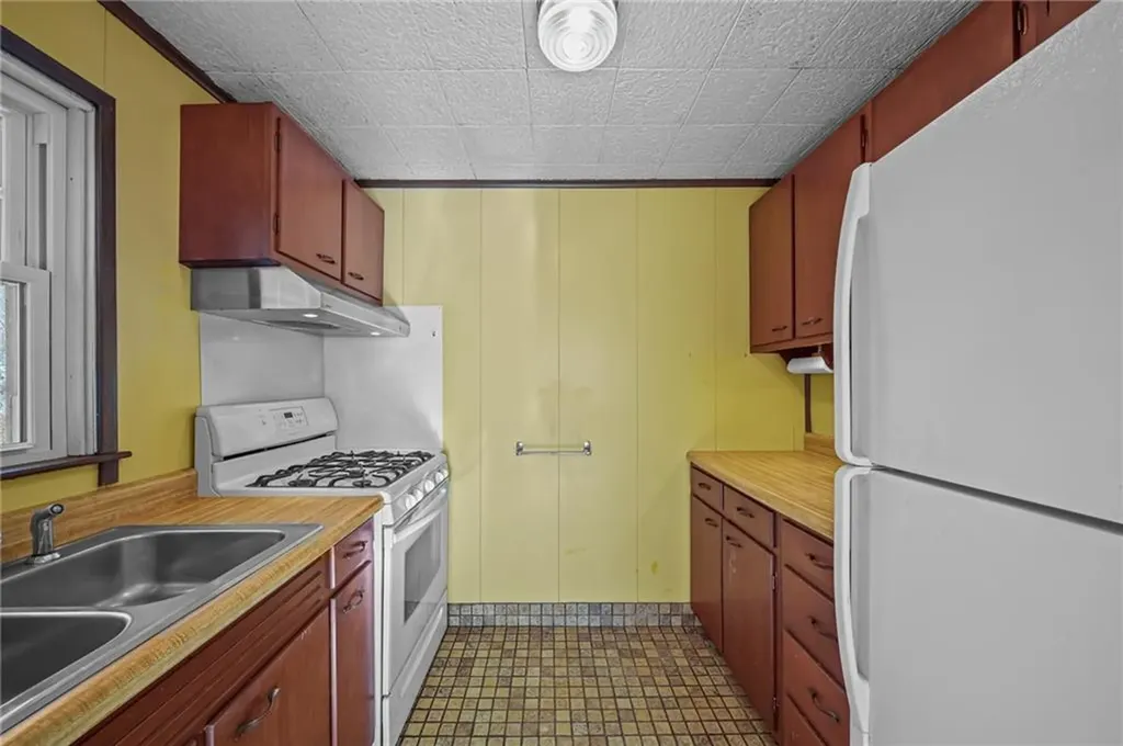 211 Chandler Avenue Pawtucket RI 02860