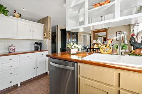 19 Narrows Road Bristol RI 02809