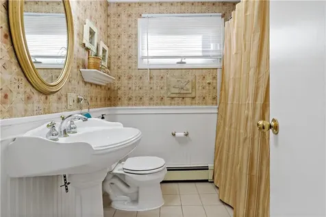 19 Narrows Road Bristol RI 02809