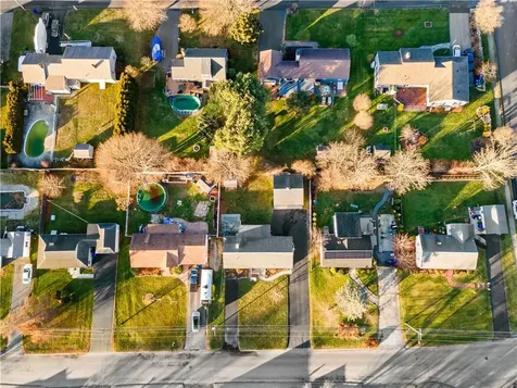 19 Narrows Road Bristol RI 02809