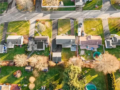 19 Narrows Road Bristol RI 02809