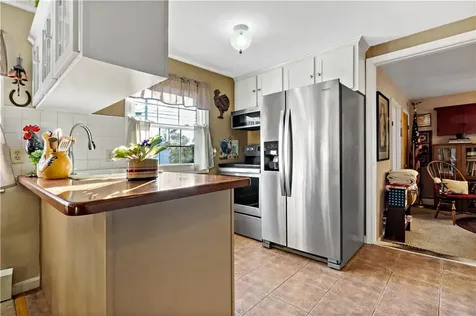 19 Narrows Road Bristol RI 02809