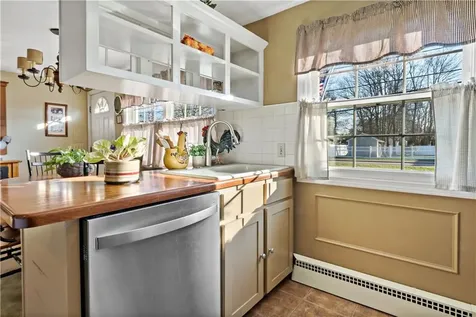 19 Narrows Road Bristol RI 02809