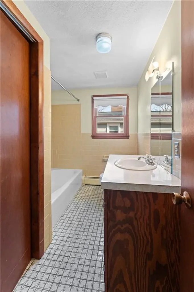 115 Chandler Avenue Pawtucket RI 02860