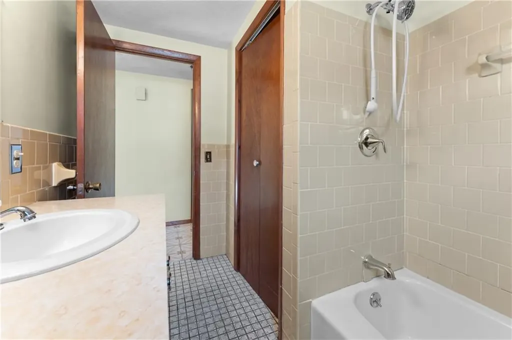 115 Chandler Avenue Pawtucket RI 02860