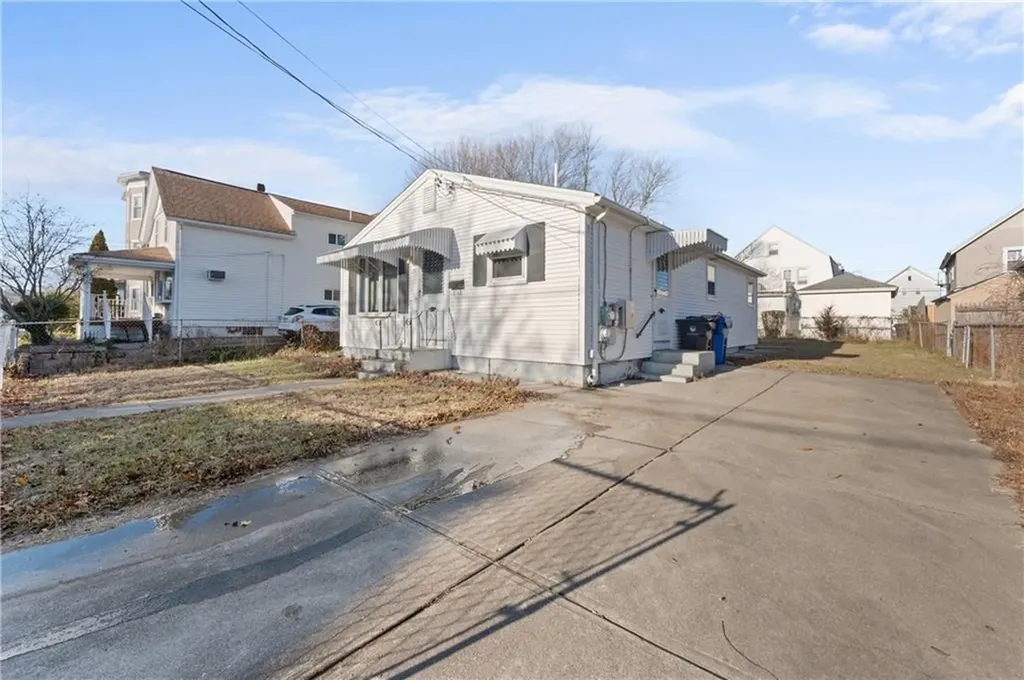 115 Chandler Avenue Pawtucket RI 02860