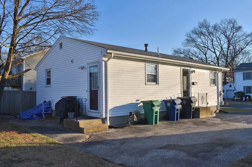 35 Massachusetts Avenue Warwick RI 02888