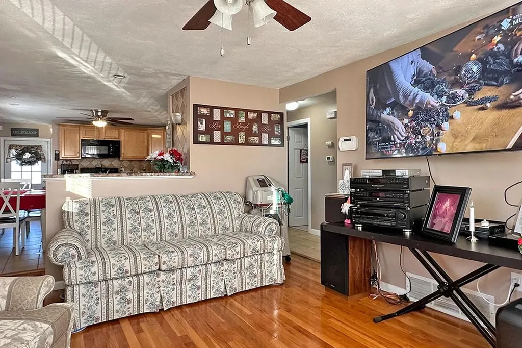 35 Massachusetts Avenue Warwick RI 02888