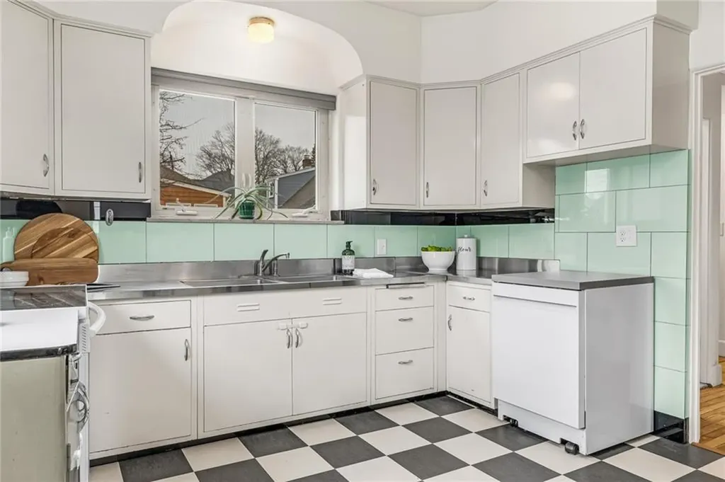 66 Minto Street Providence RI 02908