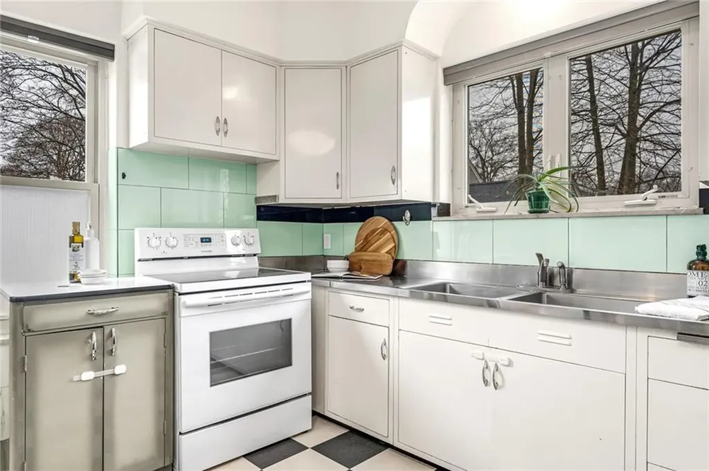 66 Minto Street Providence RI 02908