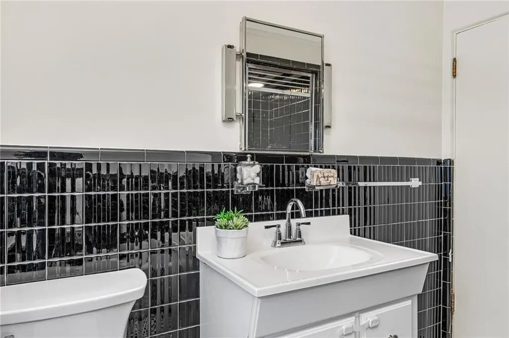 66 Minto Street Providence RI 02908