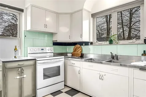 66 Minto Street Providence RI 02908