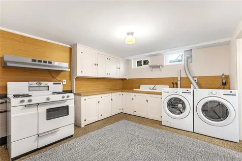 66 Minto Street Providence RI 02908