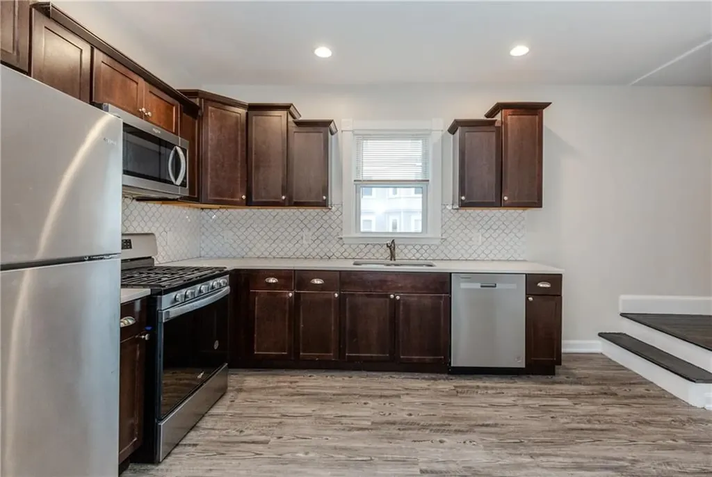 172 Oakland Avenue Providence RI 02908