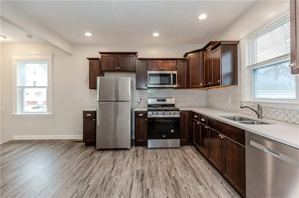 172 Oakland Avenue Providence RI 02908