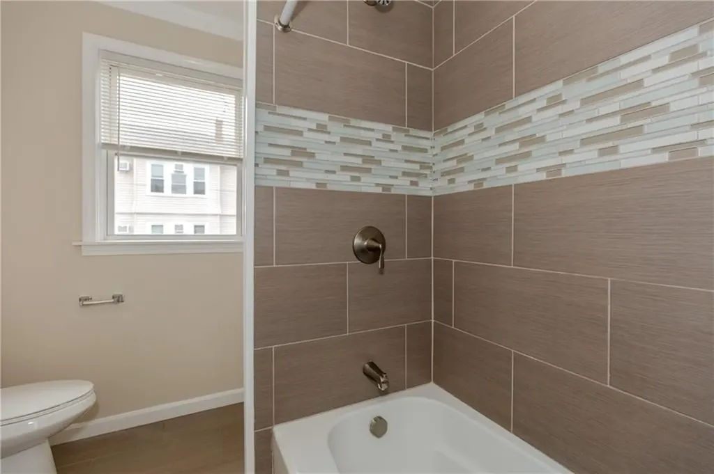 172 Oakland Avenue Providence RI 02908