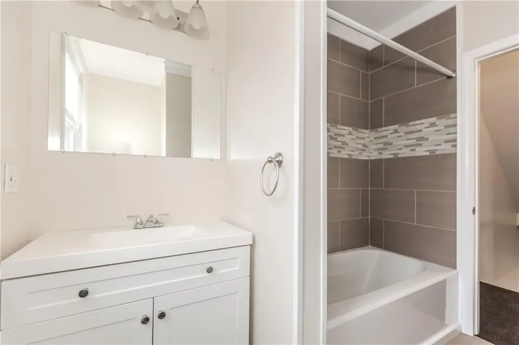 172 Oakland Avenue Providence RI 02908