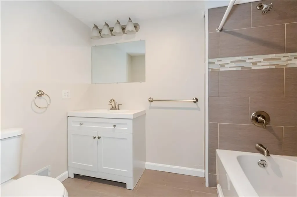 172 Oakland Avenue Providence RI 02908