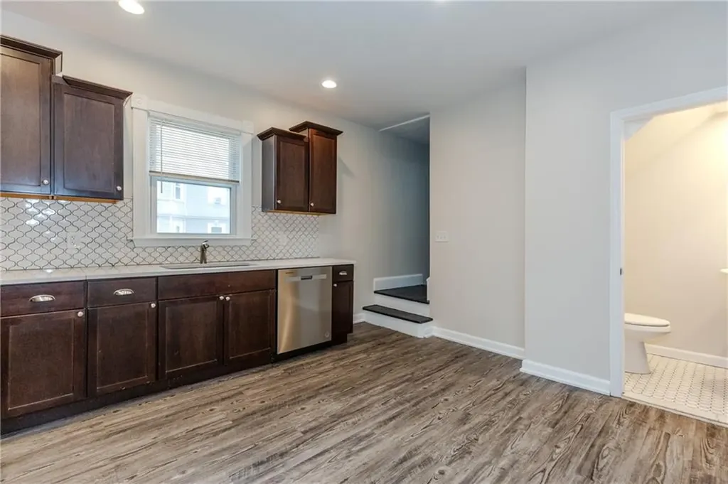 172 Oakland Avenue Providence RI 02908