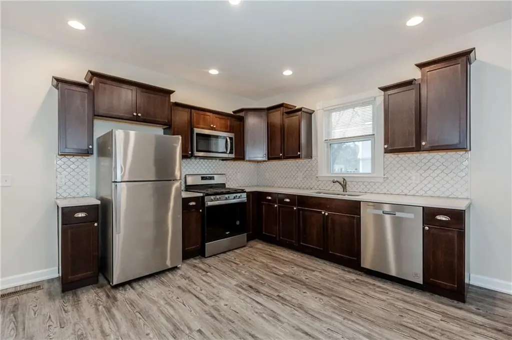172 Oakland Avenue Providence RI 02908