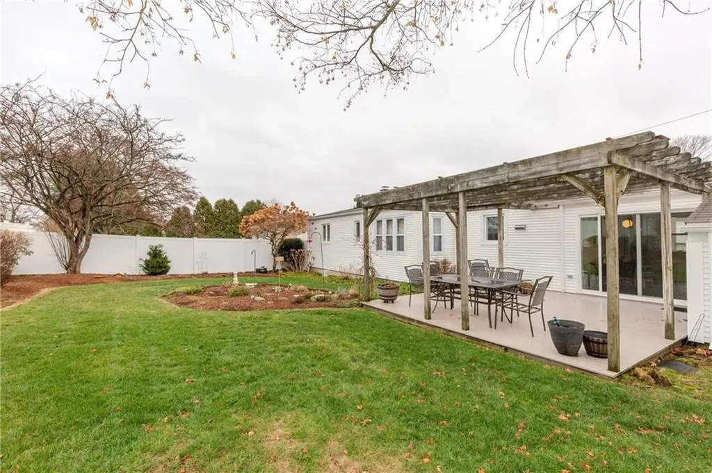 104 Howland Avenue East Providence RI 02914