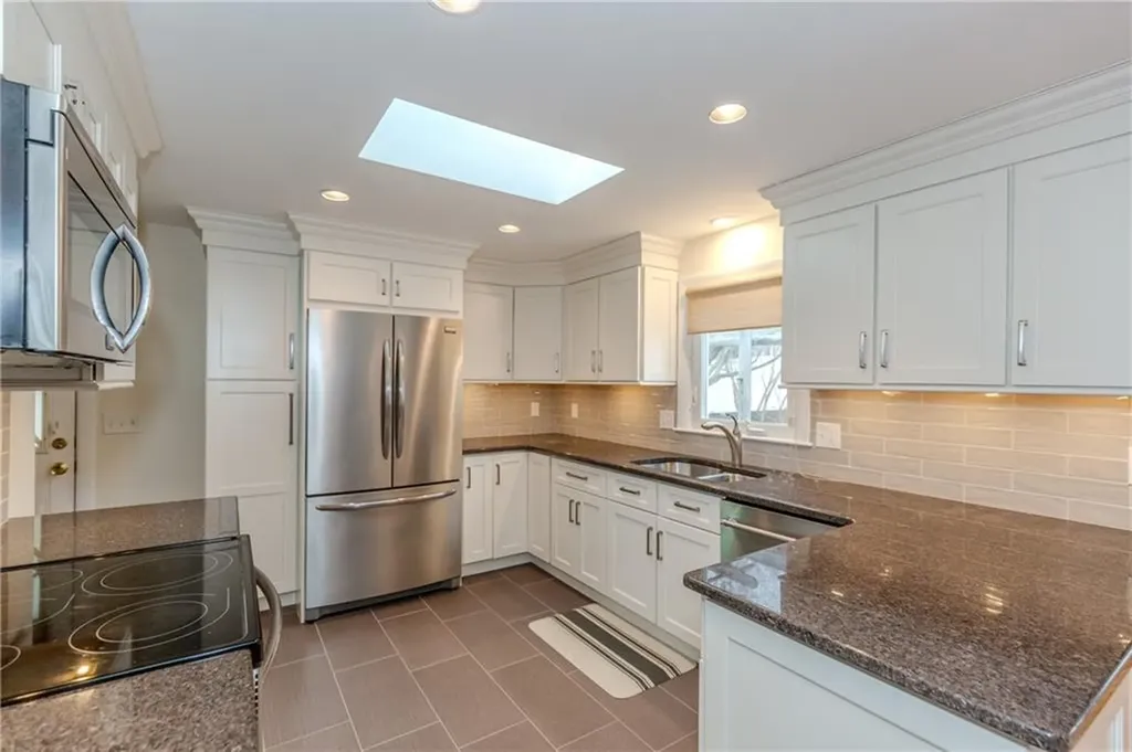 104 Howland Avenue East Providence RI 02914