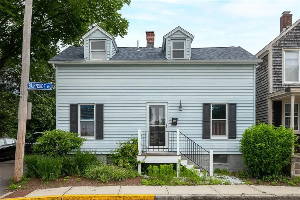 27 Burnside Avenue Newport RI 02840