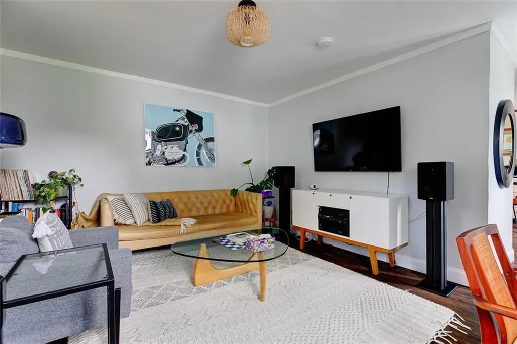 27 Burnside Avenue Newport RI 02840