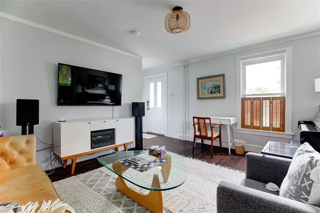 27 Burnside Avenue Newport RI 02840
