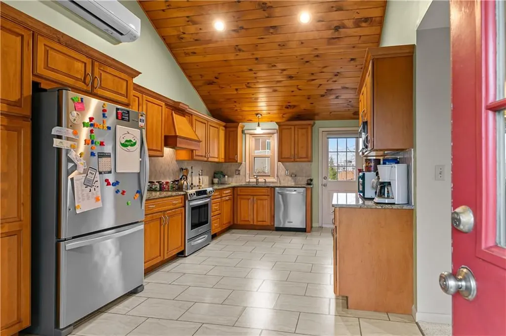 8 Village Lane Narragansett RI 02882