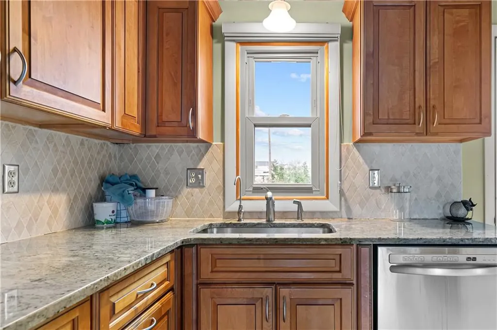 8 Village Lane Narragansett RI 02882