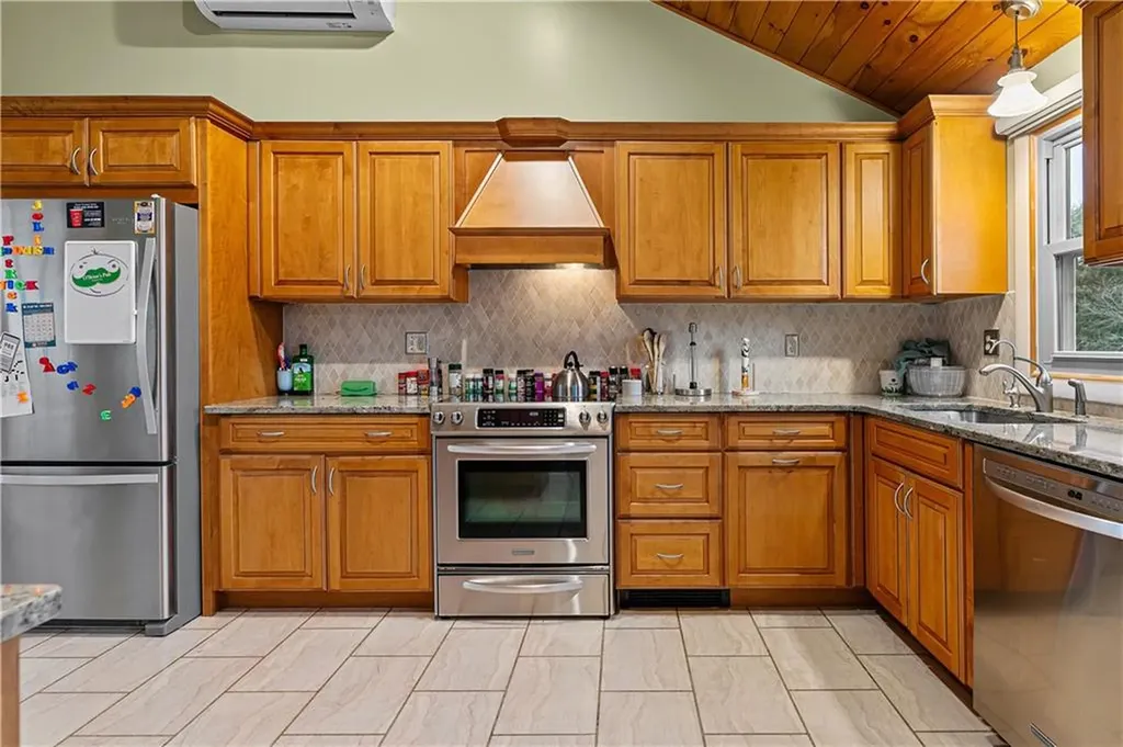 8 Village Lane Narragansett RI 02882