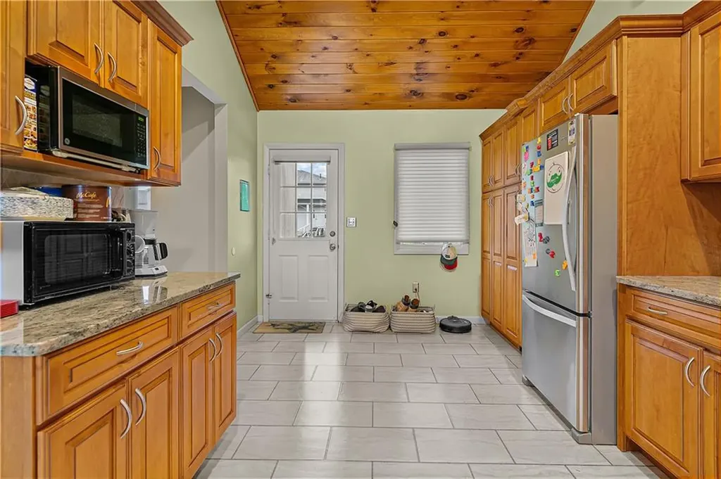 8 Village Lane Narragansett RI 02882