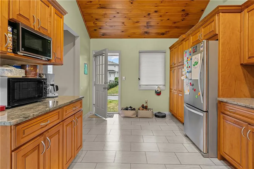 8 Village Lane Narragansett RI 02882