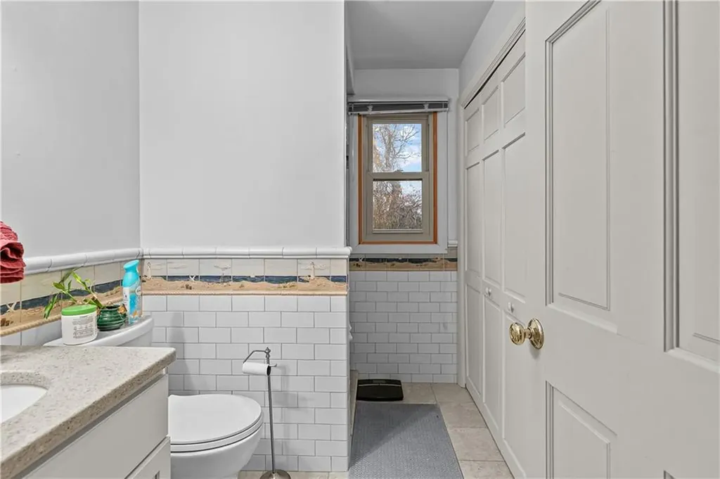 8 Village Lane Narragansett RI 02882