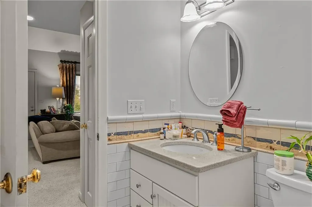 8 Village Lane Narragansett RI 02882