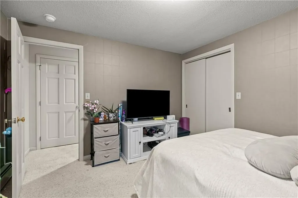8 Village Lane Narragansett RI 02882