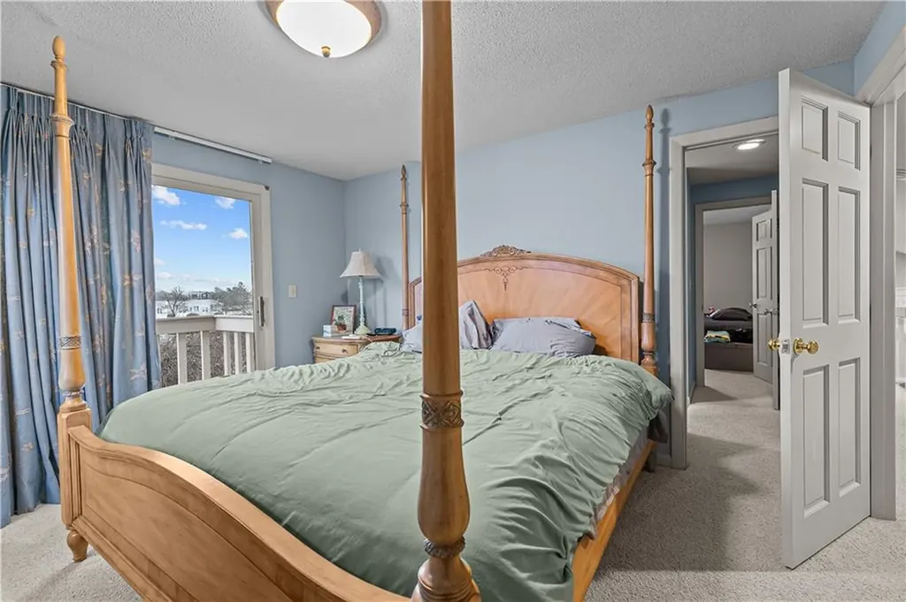 8 Village Lane Narragansett RI 02882