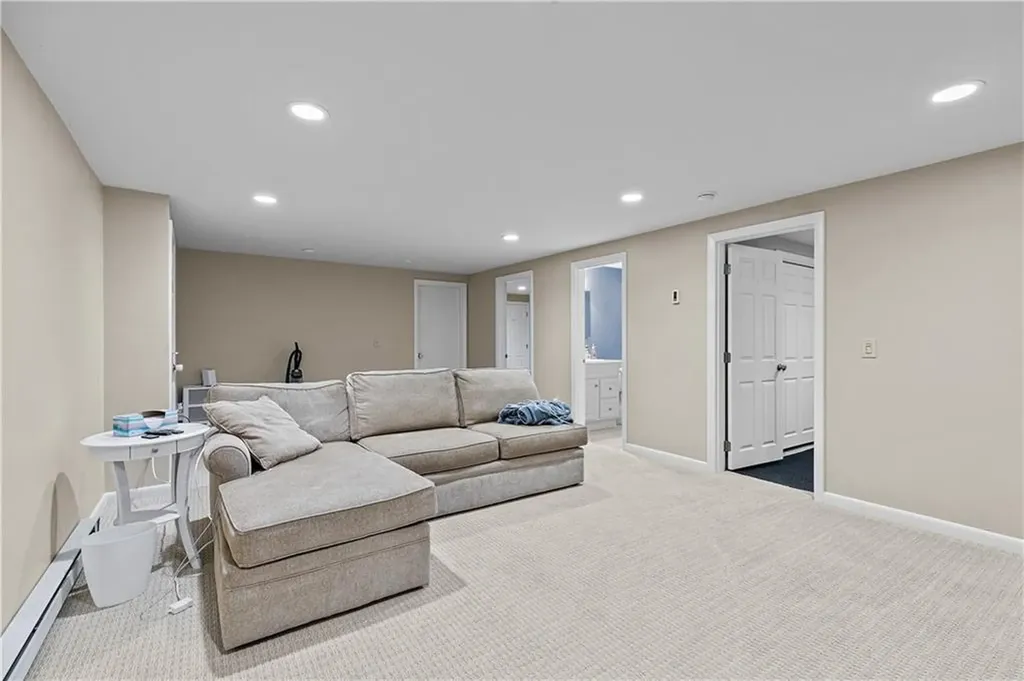8 Village Lane Narragansett RI 02882
