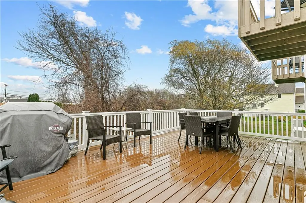 8 Village Lane Narragansett RI 02882
