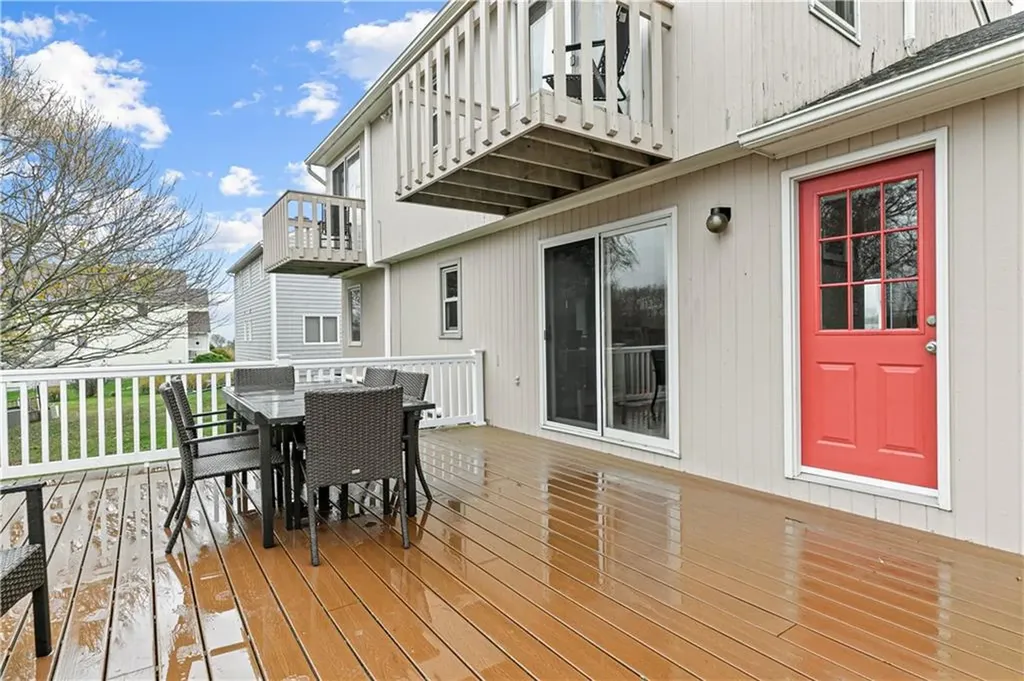 8 Village Lane Narragansett RI 02882