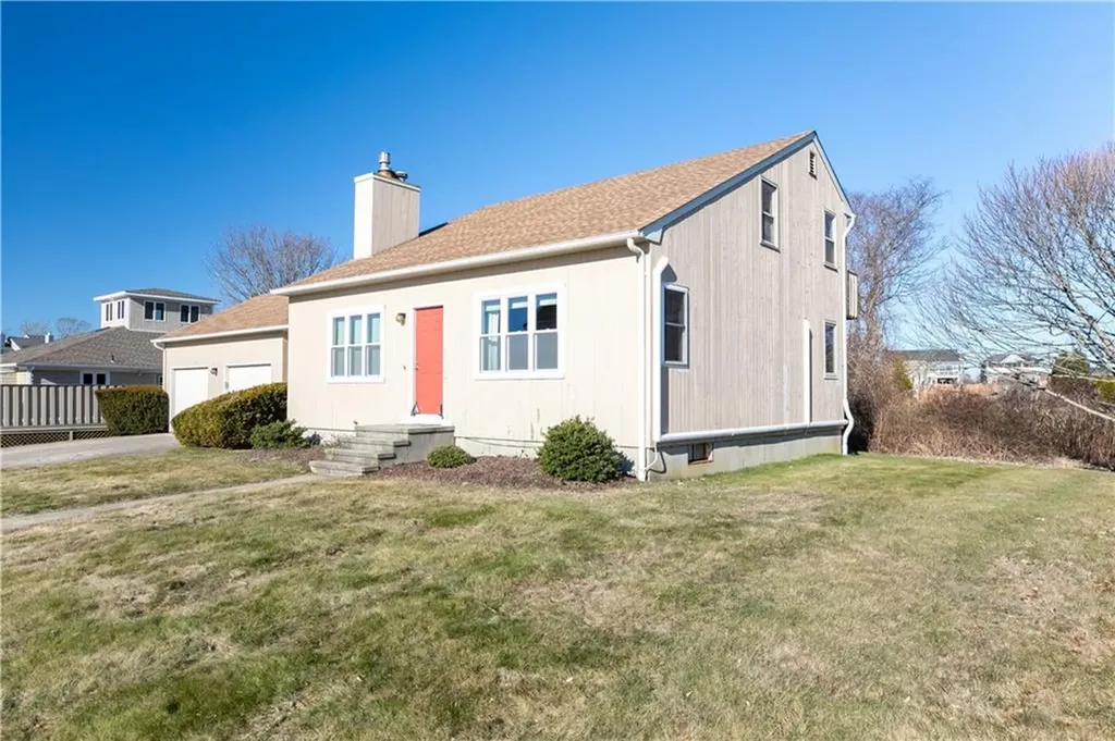 8 Village Lane Narragansett RI 02882