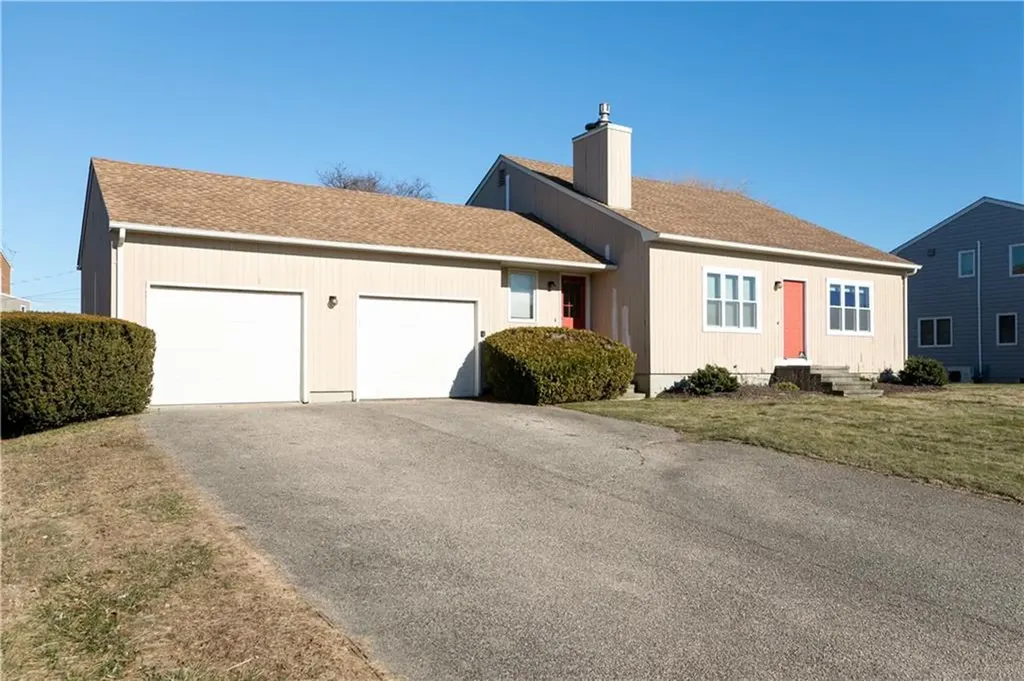 8 Village Lane Narragansett RI 02882