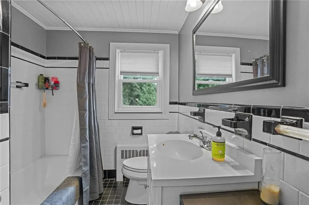 372 Manor Drive Warwick RI 02888