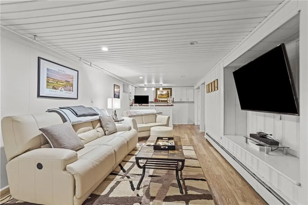 372 Manor Drive Warwick RI 02888