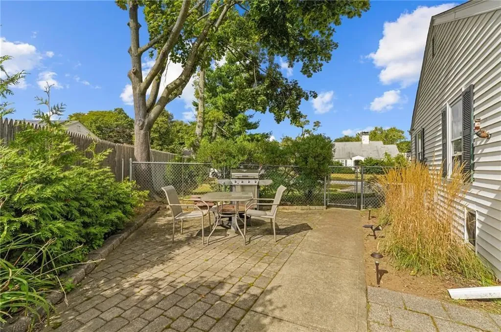 372 Manor Drive Warwick RI 02888